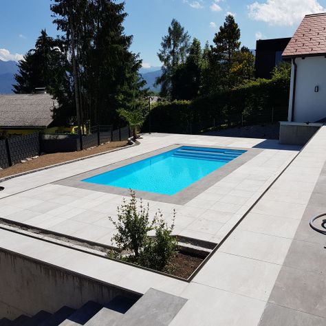 Poolumrandung aus Stein
