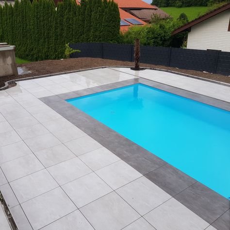 Poolumrandung aus Stein