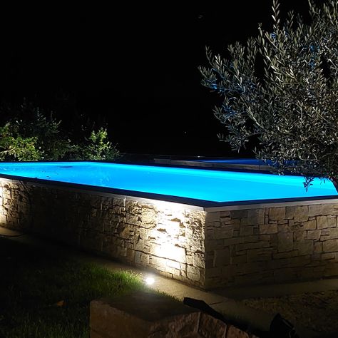 Poolumrandung aus Stein