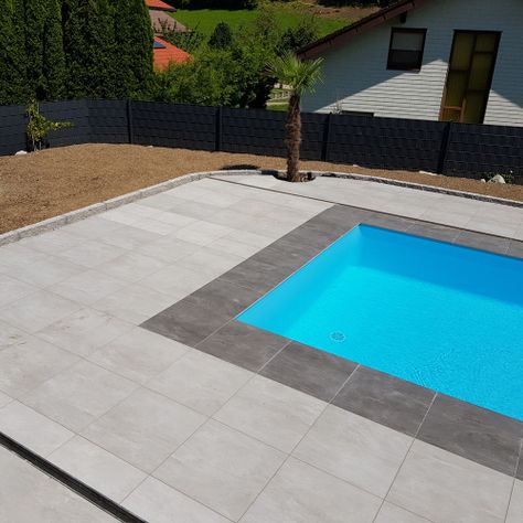 Poolumrandung aus Stein